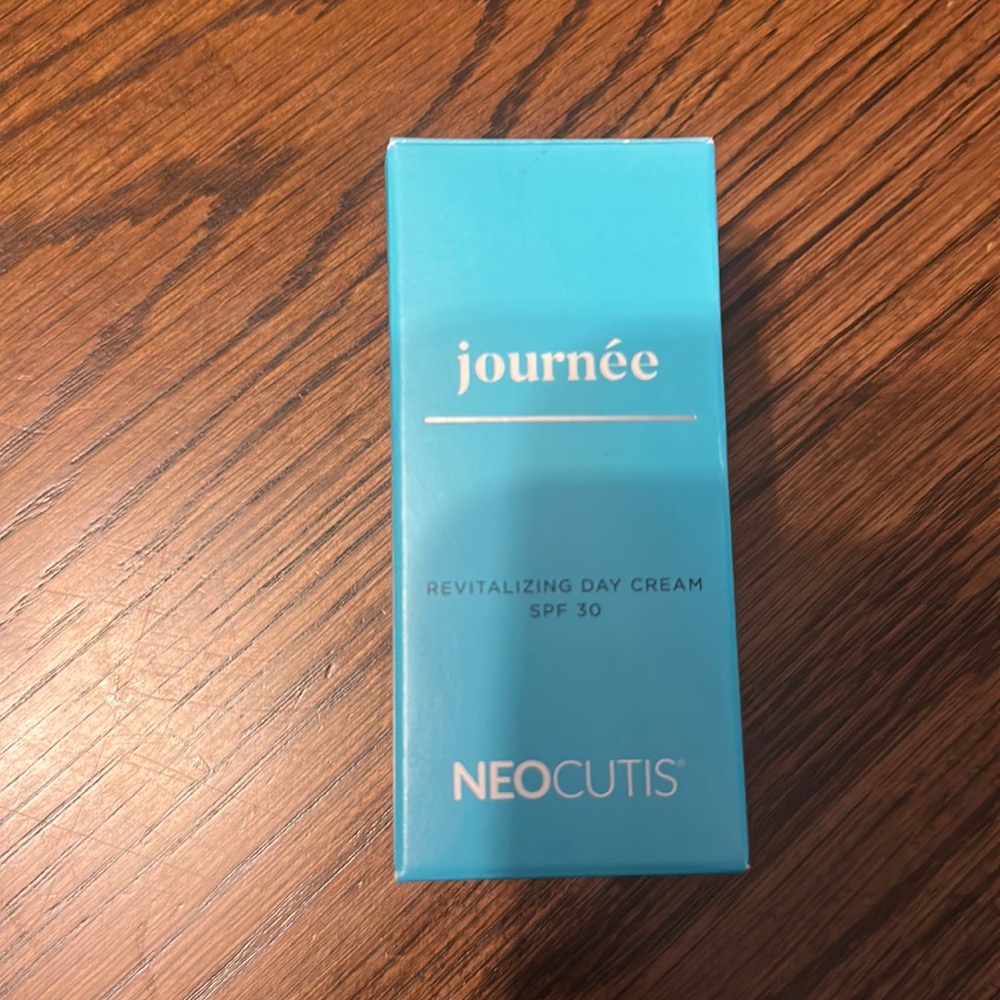 Journee revitalizing day cream  SPF 30 Neocutis